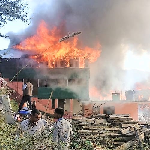 seven house on fire at jubbal in shimla distt