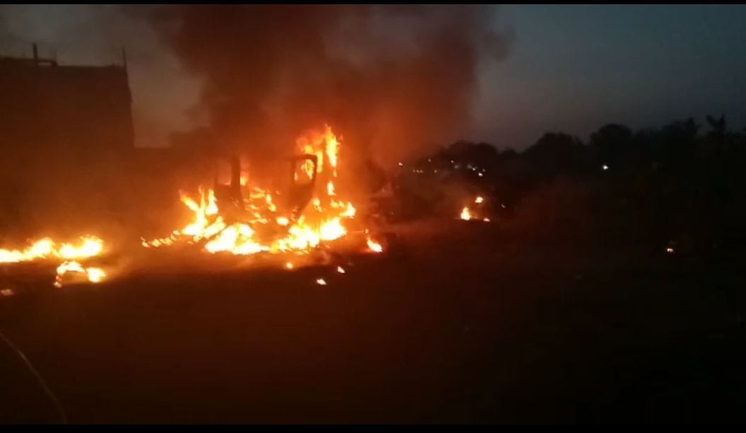 van caught fire in illegal gas  refilling at varanasi