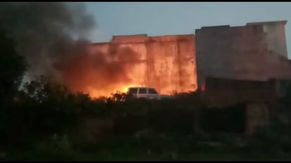 van caught fire in illegal gas  refilling at varanasi
