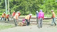 चार घंटे के मेगा ब्लाक की वजह मटकुट्टा गेट रहा बंद