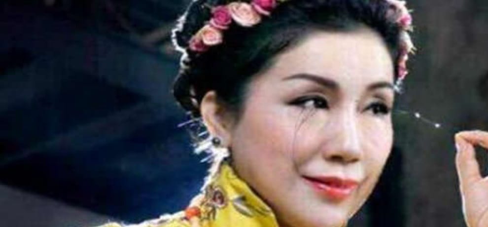 Meet the worlds longest Eye Lashes woman has made the world record