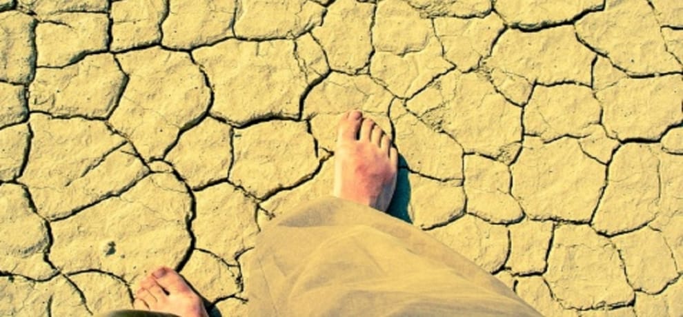 बादल न बरसे तो किसानों के डूब सकते हैं लाखों