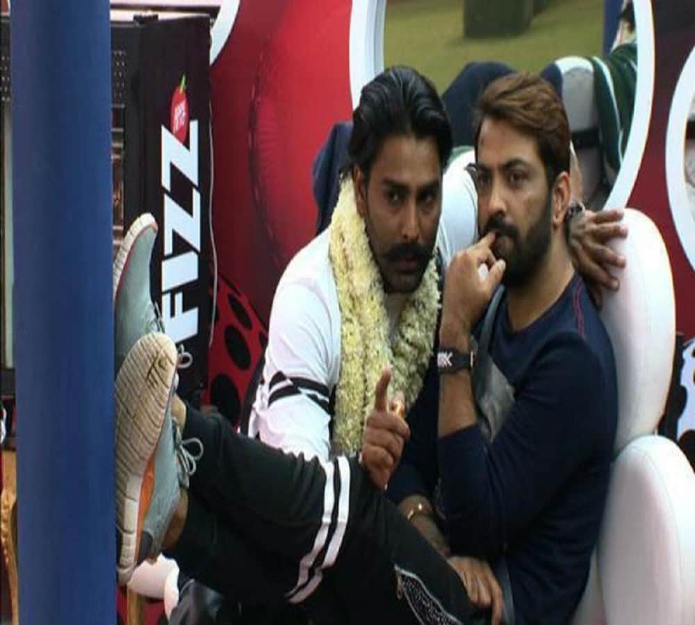 Bigg Boss 10 Contestant Manu Punjabi bank account gets hacked