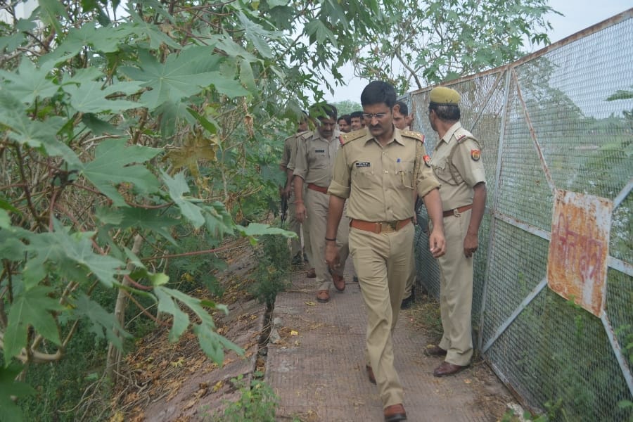dead body found in chinhat in Lucknow.