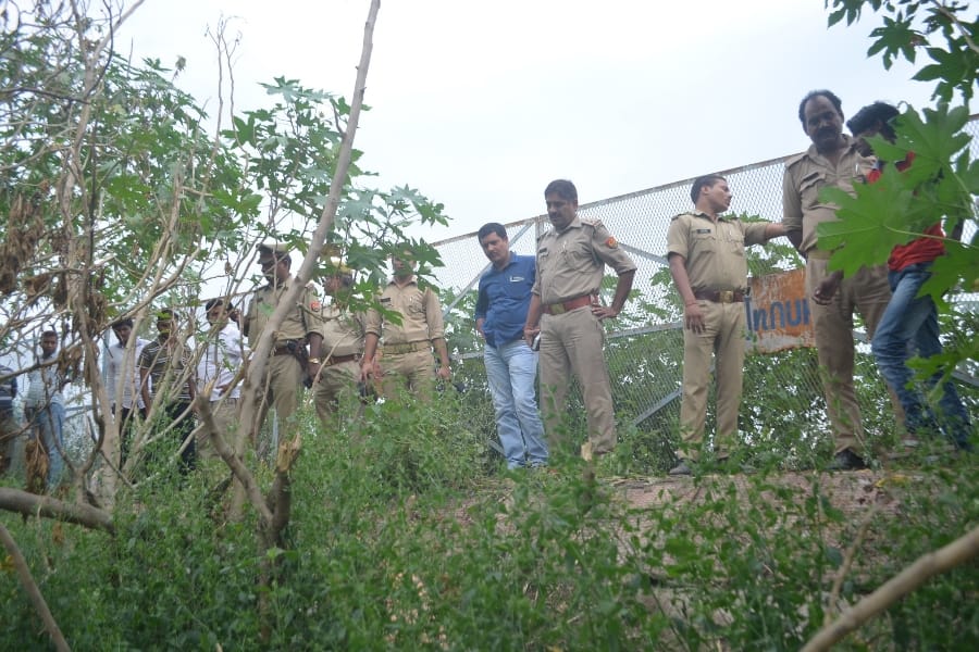 dead body found in chinhat in Lucknow.