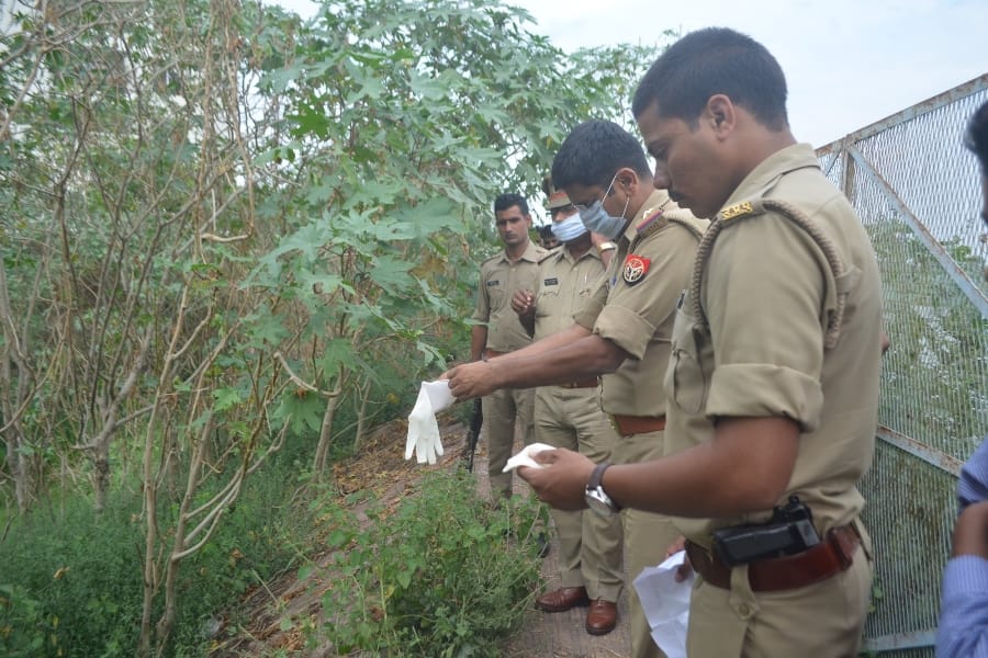 dead body found in chinhat in Lucknow.
