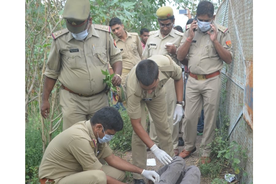 dead body found in chinhat in Lucknow.