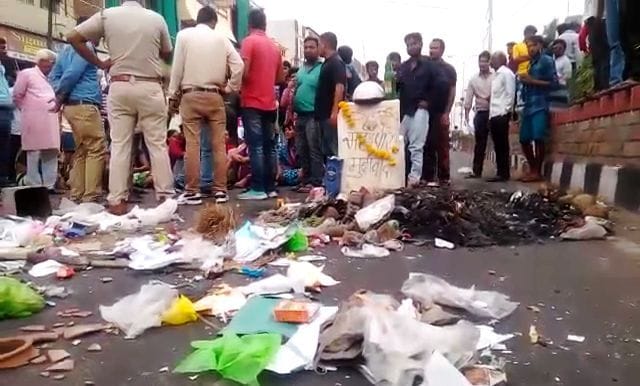 streets look dirty, people become angry