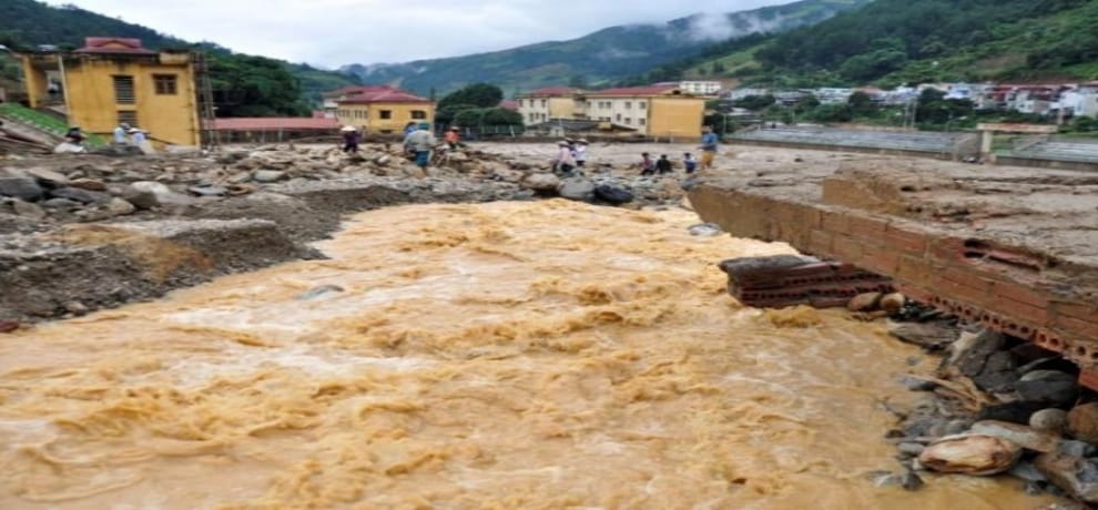floods and landslides ravage northern and central Vietnam 
