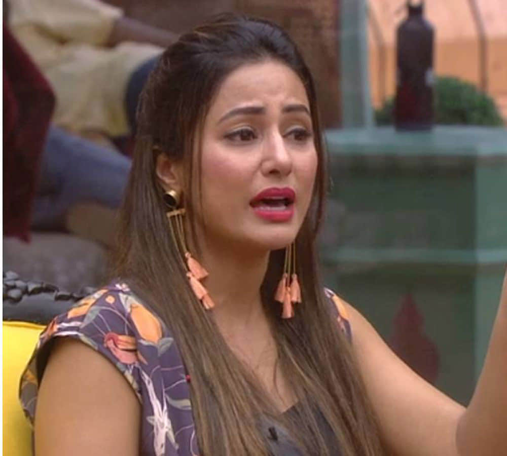 Hina Khan hides stolen task money in the sanitary napkin packet