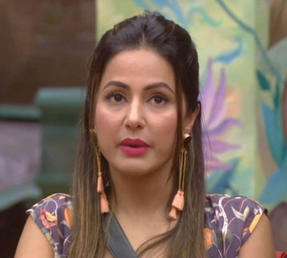 Hina Khan hides stolen task money in the sanitary napkin packet