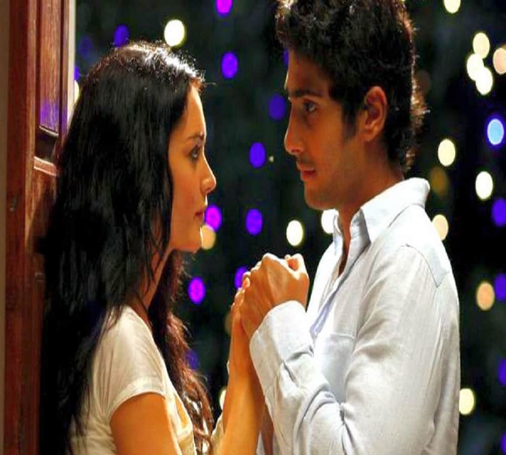 actor prateik babbar was cought in camera with girl at mumbai airport