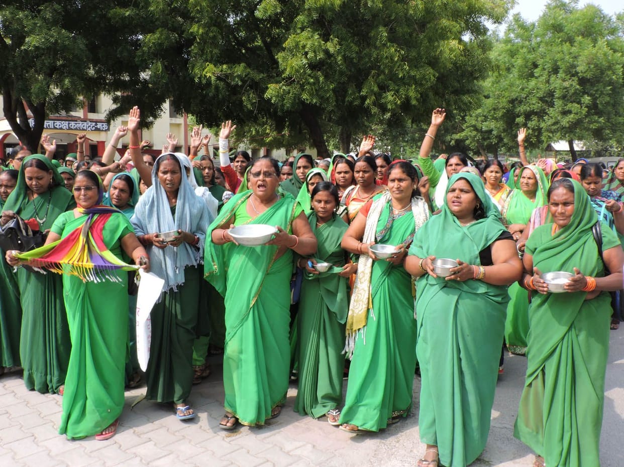 Anganwadi workers ask for begging