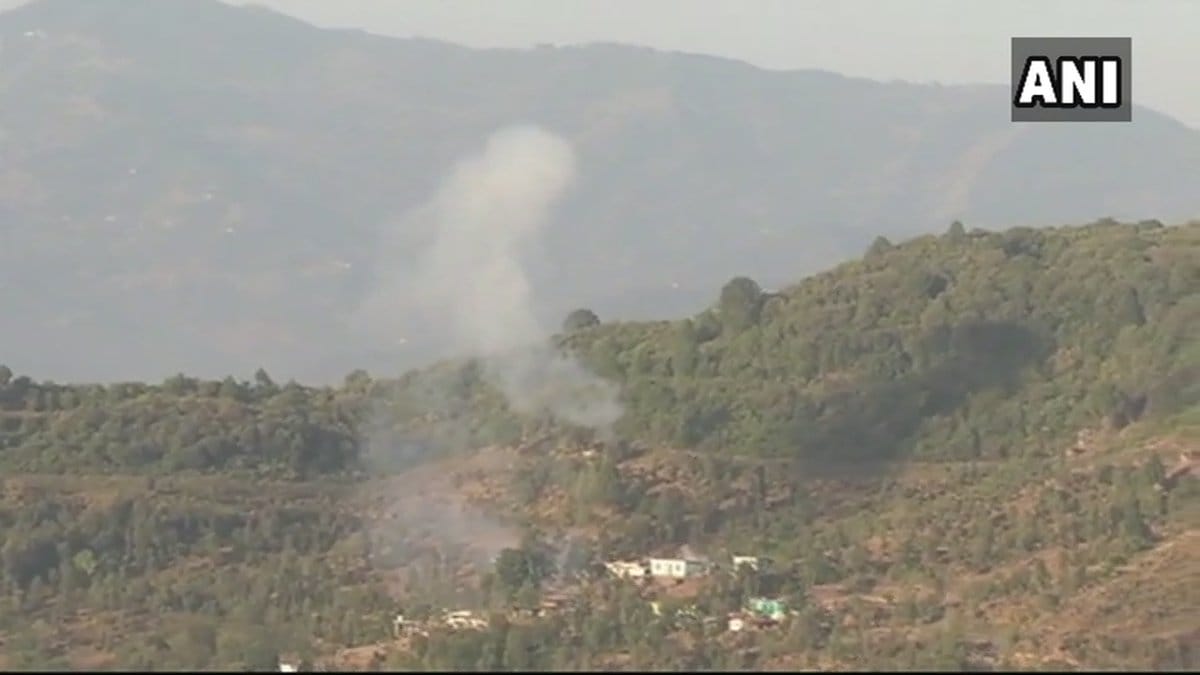सीमापार से होती बमबारी