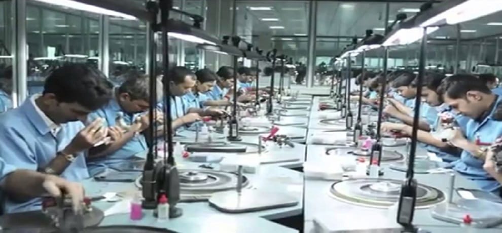 diamond company from surat gives expensive gifts to its employess on diwali