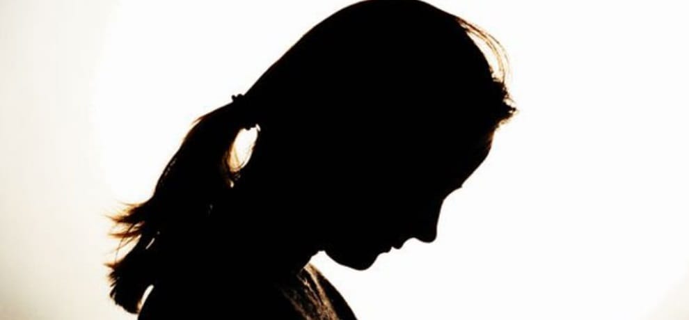 Bollywood stars Hairstylist raped for a year by a Make up artist