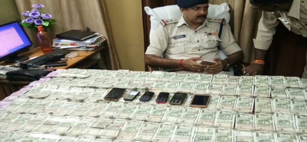 Madhya Pradesh police arrested two businessmen for Hawala transaction with 80 lakh in cash