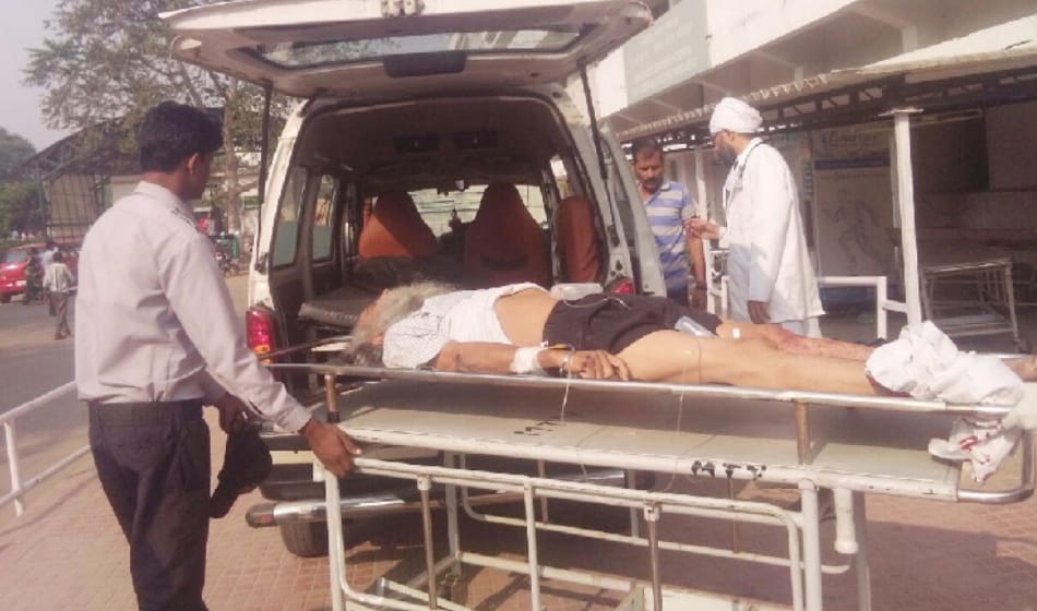 man allegedly jump on metro track, metro train cuts his leg