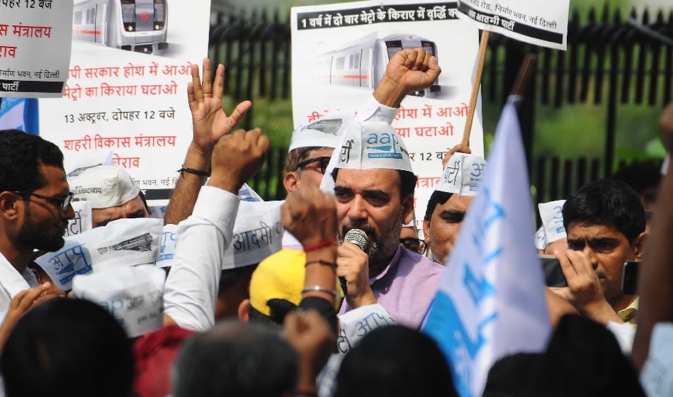 metro fare satyagraha: aap gherao nirman bhawan to decrease metro fare