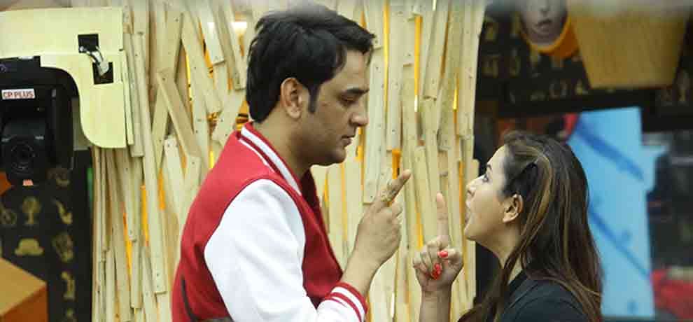 BIGG BOSS 11 NOW SHILPA SHINDE AND VIKAS GUPTA BECOMES BEST FRIENDS AND CHANGE THE TWIST