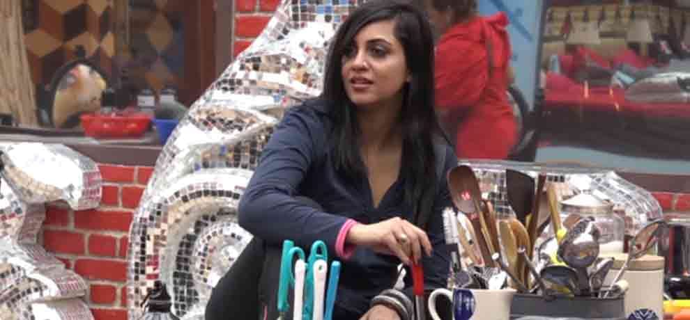 bigg boss 11 arshir doing flirt with hiten tejwani and said he will be in my love