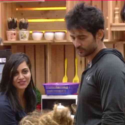 bigg boss 11 arshir doing flirt with hiten tejwani and said he will be in my love