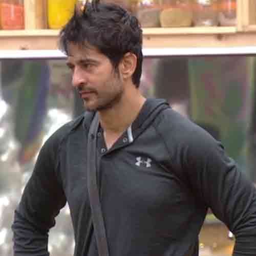 bigg boss 11 arshir doing flirt with hiten tejwani and said he will be in my love