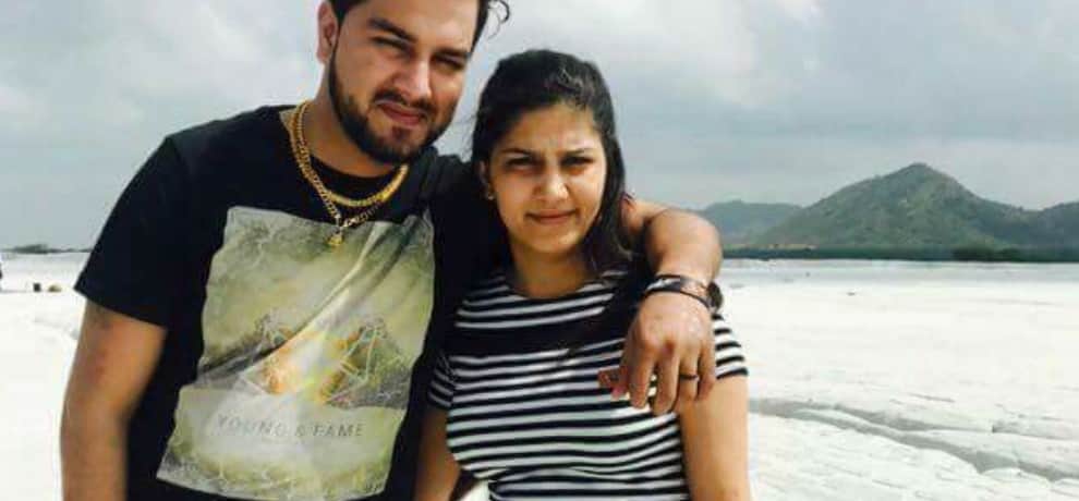 Photos Viral of Big Boss 11 contestant Sapna Chaudhari walking with A boy at a beach 
