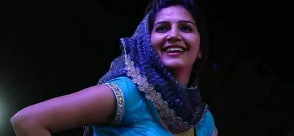 Photos Viral of Big Boss 11 contestant Sapna Chaudhari walking with A boy at a beach 