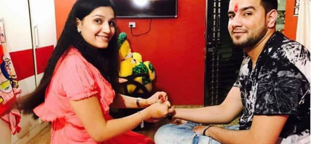 Photos Viral of Big Boss 11 contestant Sapna Chaudhari walking with A boy at a beach 