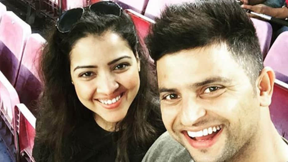 Suresh Raina wife Priyanka arrived between IIT students