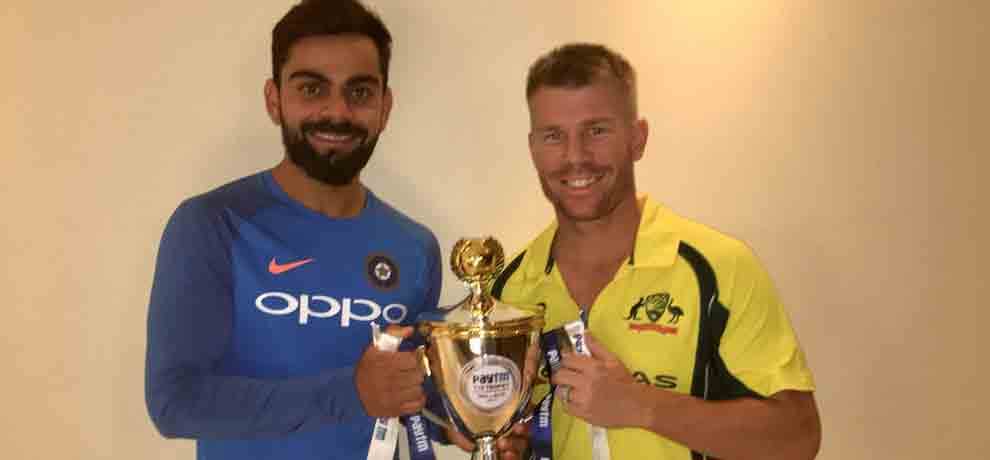 Virat,Rohit and MS Dhoni entertain Hyderabad fans with left-hand batting