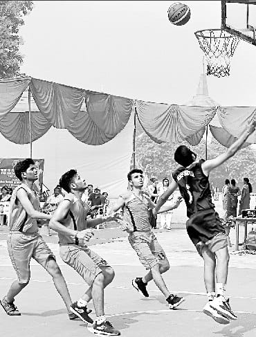 10 matches on the first day in the Inter School Basketball Tournament