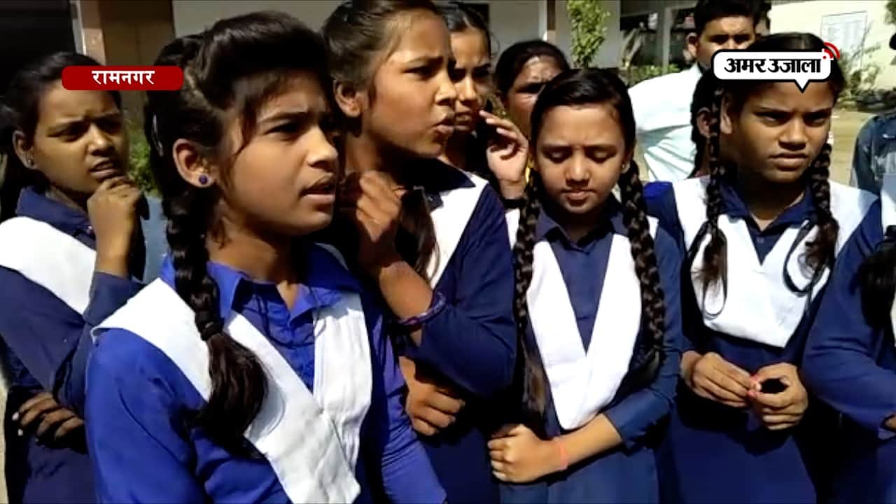 स्कूली छात्राओं ने लगाया इन पर छेड़छाड़ का आरोप