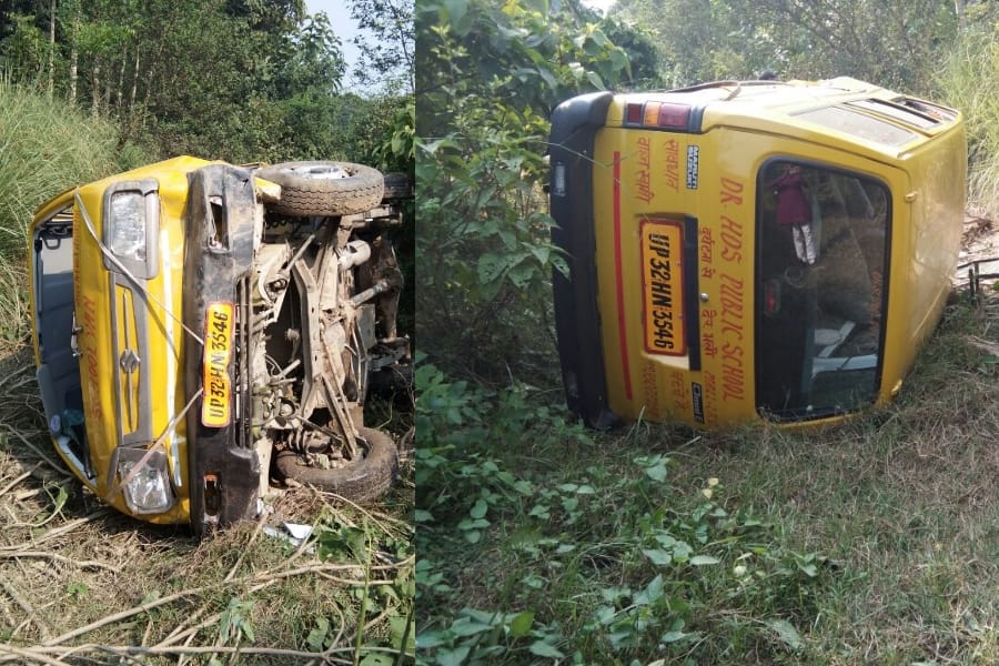 A school van falls into a pit in mall in Lucknow.