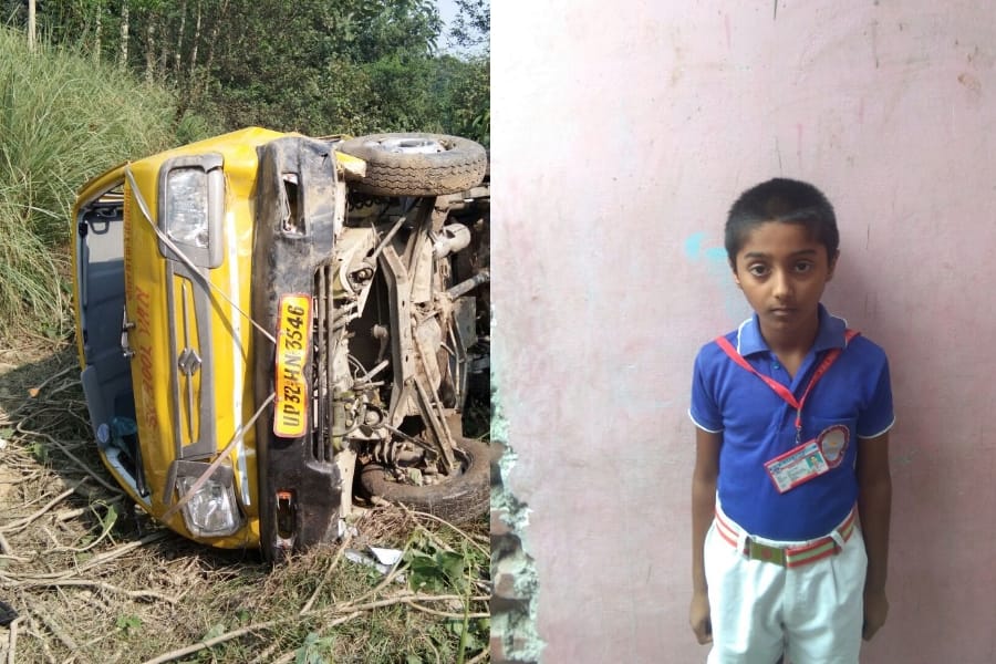 A school van falls into a pit in mall in Lucknow.