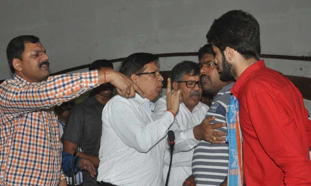 student shouted during general meeting in agra university