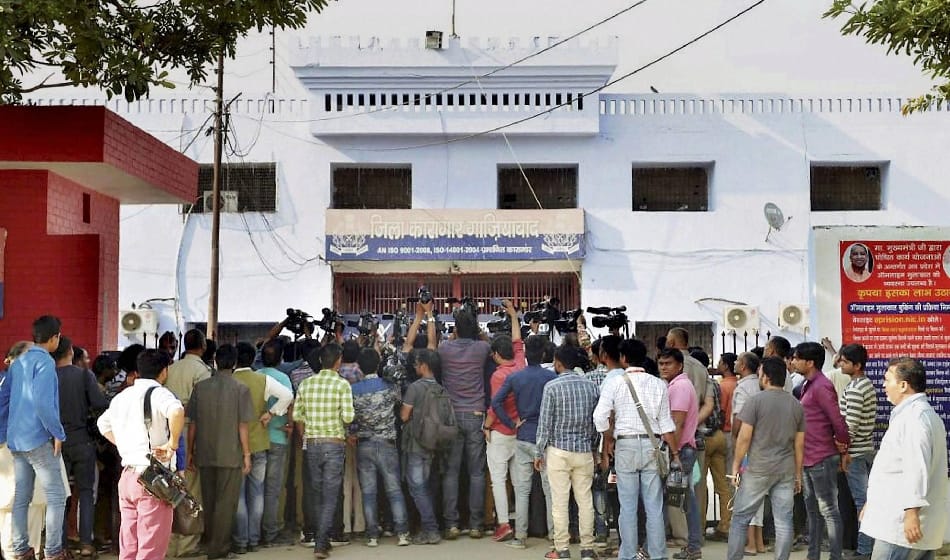 here is the reason why aarushi parents rajesh nupur will have to visit dasna jail on every 15 days