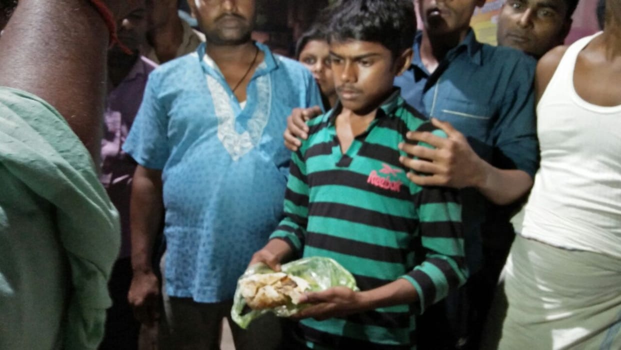 Lizard of food, 100 students sick