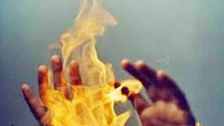 Women commit suicide by setting fire on in banda
