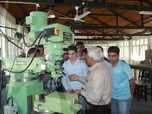 three hundred  teachers to be appoint in up engineering colleges