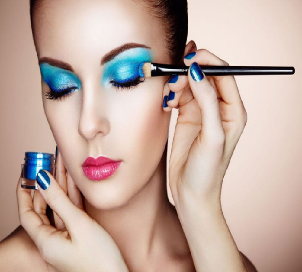 Different types of makeup brushes and its use in hindi