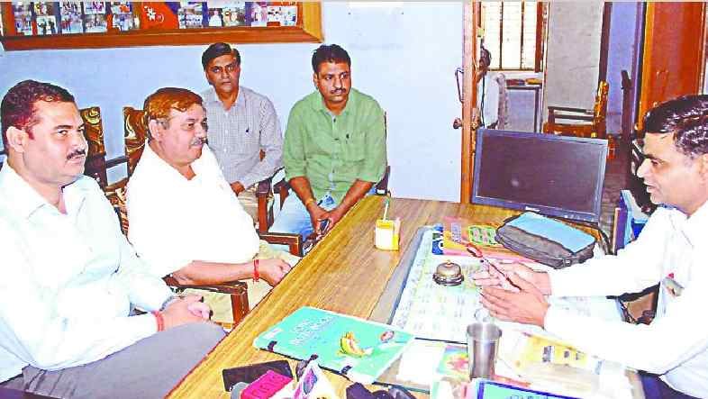 Mill officials visited children