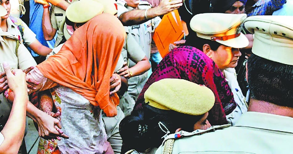 honeypreet requesting jail officers to meet ram rahim