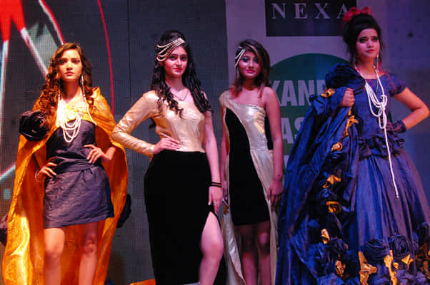 model actress payal wadhwa show stopper in kanpur fashion week