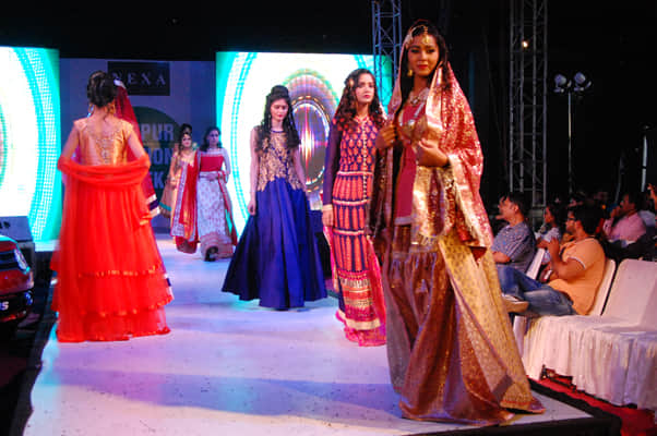 model actress payal wadhwa show stopper in kanpur fashion week