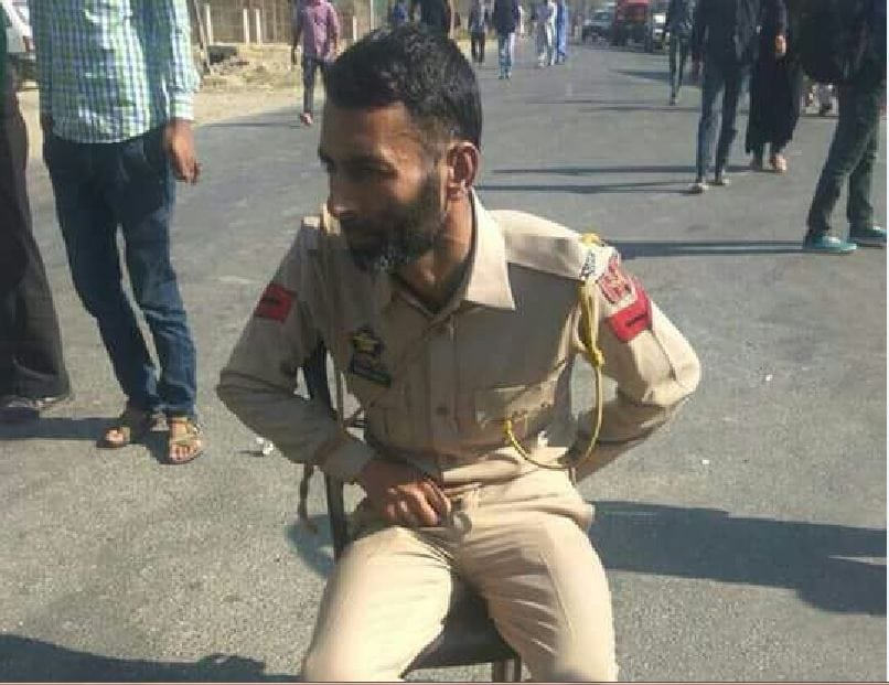 police constable caught by girl in srinagar