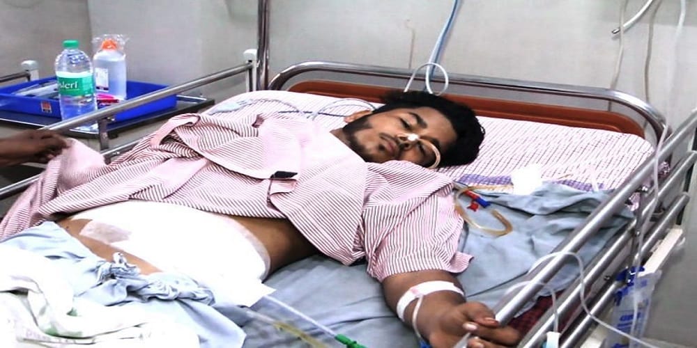 attacked with sharp weapons, five students hospitalize