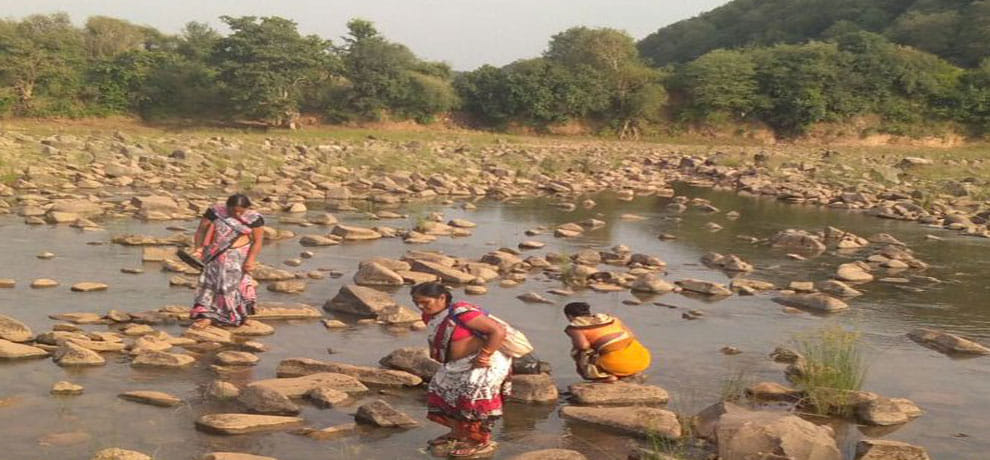 Dedicated healthworkers cross difficult terrains for immunization of children in Sheopur MP 