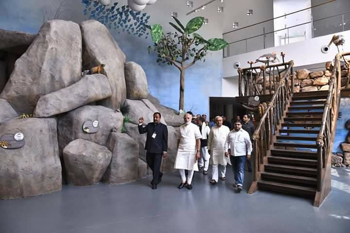 cm Nitish Kumar guide pm narendra Modi at Bihar museum